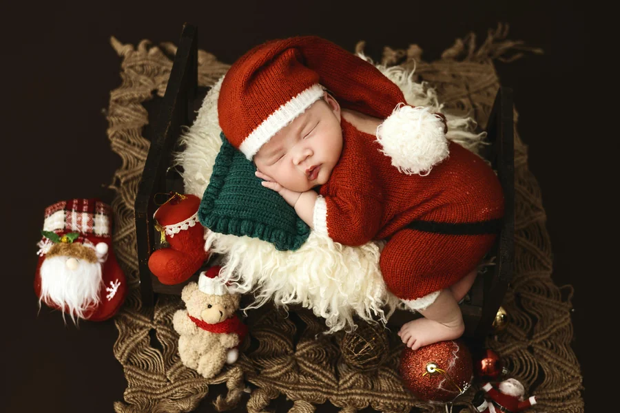 15 Stunning Cute Christmas Makeup Looks To Try in 2026