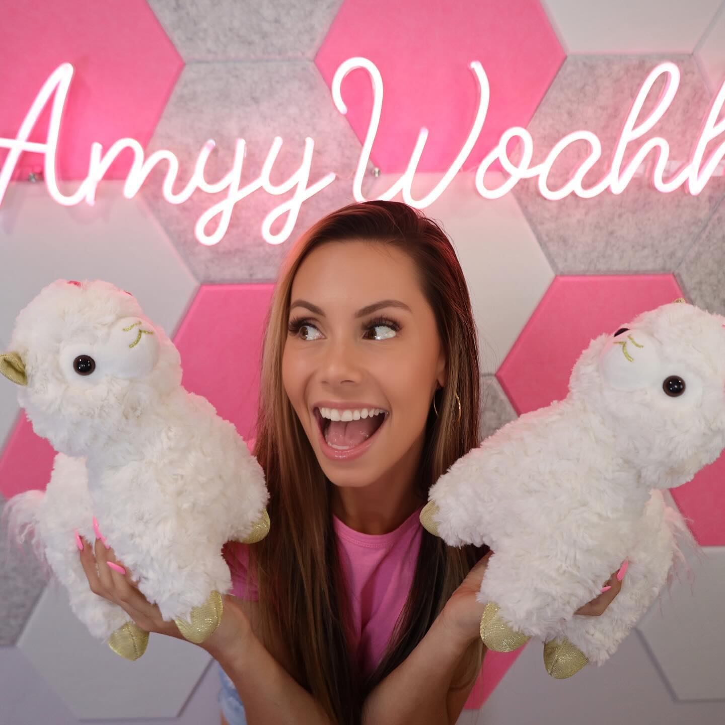 Amyywoahh filming a high energy TikTok workout and comedy skit in a gym setting.