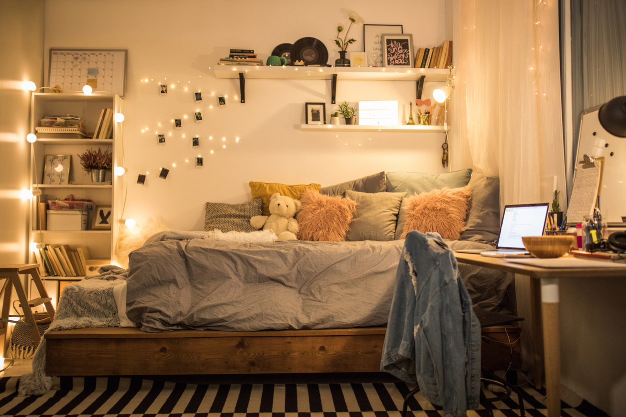 Learn how to furnish a dorm room cheap: Affordable Ideas for a Stylish Student Space